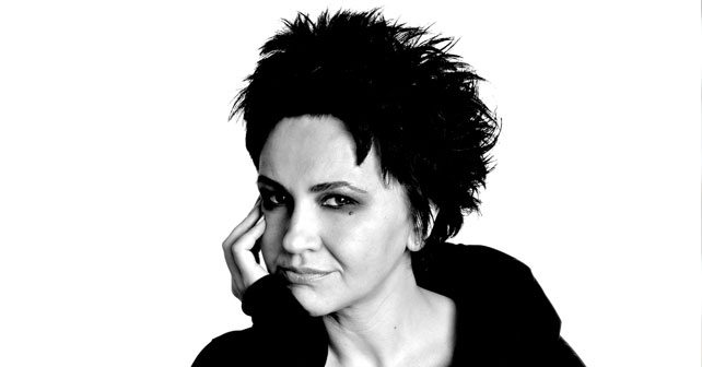 Amira Medunjanin Biografija Na fotografiji je prikazan pevačica: Amira Medunjanin