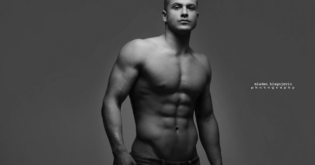 Ervin Mujaković Biografija Na fotografiji je prikazan vojnik, fitnes instruktor: Ervin Mujaković
