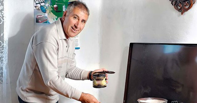 Duško Dule Bogdanović Biografija Na fotografiji je prikazan poljoprivrednik, rijaliti takmičar: Duško Dule Bogdanović