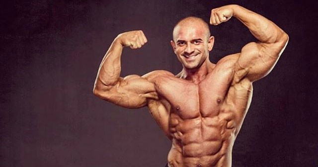 Lepomir Bakić Biografija Na fotografiji je prikazan policajac, bodybuilder, fitness trener: Lepomir Bakić