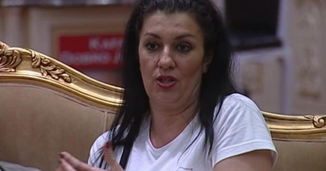 Saška Karan (Savka Gazivoda) Biografija Na fotografiji je prikazan pevačica: Saška Karan (Savka Gazivoda)