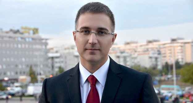 Nebojša Stefanović Biografija Na fotografiji je prikazan političar, ministar: Nebojša Stefanović