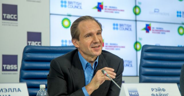 Ralph Fiennes (Rejf Fajns) Biografija Na fotografiji je prikazan glumac, režiser, producent: Ralph Fiennes (Rejf Fajns)