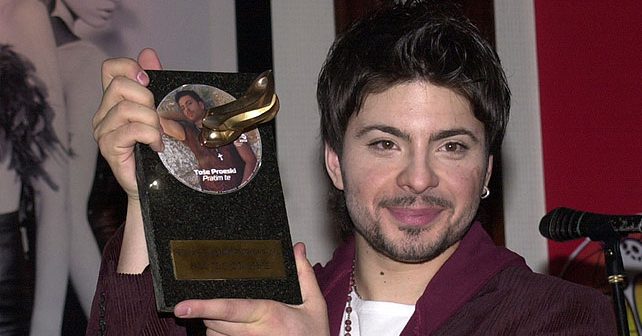Toše Proeski Biografija Na fotografiji je prikazan pjevač: Toše Proeski