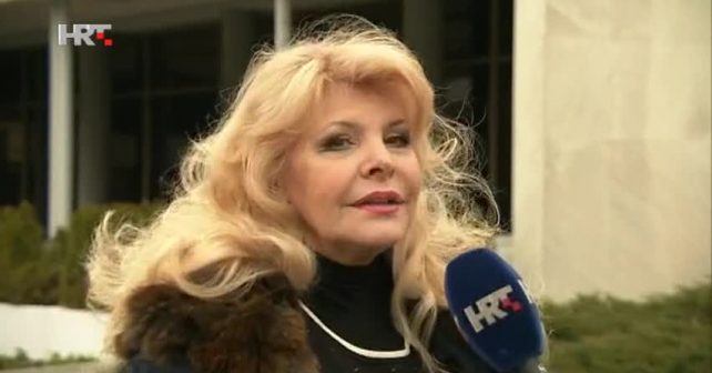 Hanka Paldum Biografija Na fotografiji je prikazan : Hanka Paldum