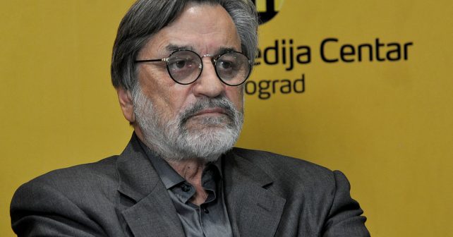 Dragan Nikolić Biografija Na fotografiji je prikazan glumac: Dragan Nikolić