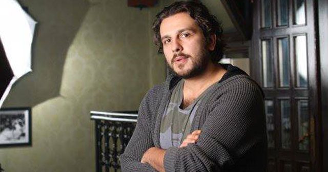 Marinko Madžgalj Biografija Na fotografiji je prikazan glumac, pevač, voditelj: Marinko Madžgalj