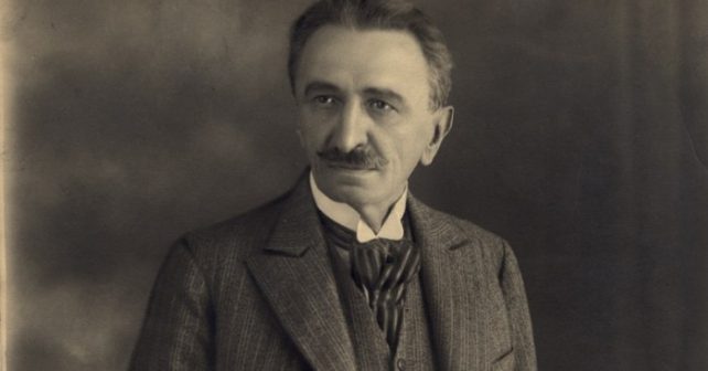 Branislav Nušić Biografija Na fotografiji je prikazan književnik, pisac, komediograf, novinar: Branislav Nušić