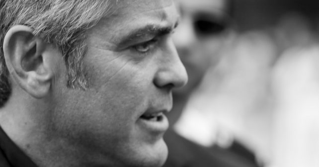 Džordž Kluni (George Clooney) Biografija Na fotografiji je prikazan glumac: Džordž Kluni (George Clooney)