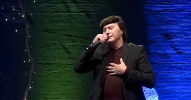 Duško Lokin Biografija Na fotografiji je prikazan pevač: Duško Lokin