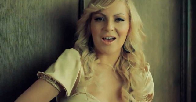 Ivana Selakov Biografija Na fotografiji je prikazan pevačica: Ivana Selakov