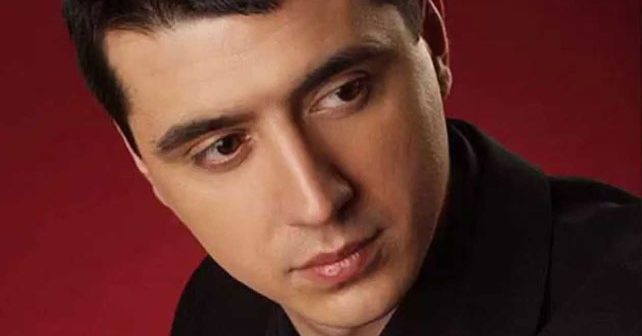Marko Bulat Biografija Na fotografiji je prikazan pevač: Marko Bulat