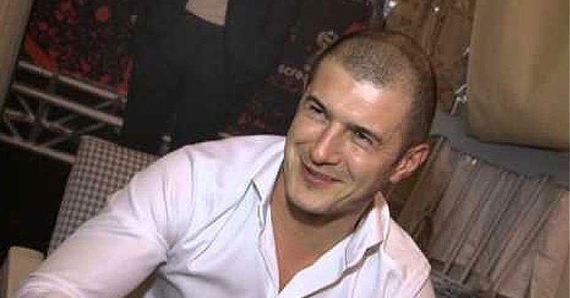 Aleksandar Cvetković (Sale Tropiko) Biografija Na fotografiji je prikazan pevač: Aleksandar Cvetković (Sale Tropiko)