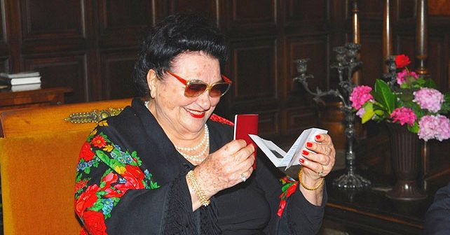 Jovanka Broz Biografija Na fotografiji je prikazan prva dama, potpukovnik jna: Jovanka Broz