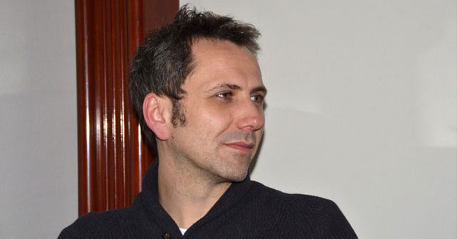 Oliver Frljić Biografija Na fotografiji je prikazan reditelj: Oliver Frljić