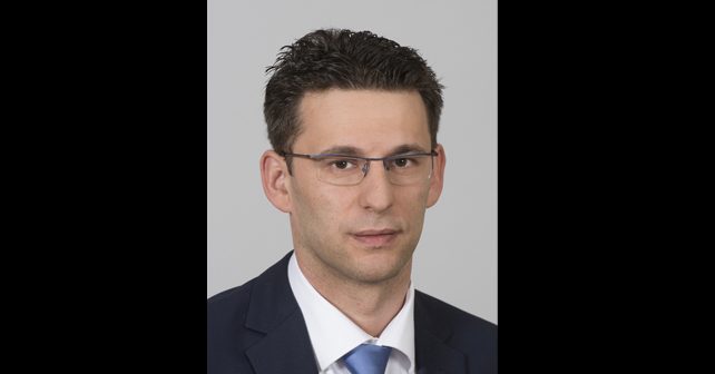 Božo Petrov Biografija Na fotografiji je prikazan političar, psihijatar: Božo Petrov