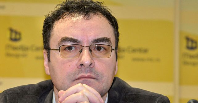 Jovo Bakić Biografija Na fotografiji je prikazan sociolog: Jovo Bakić