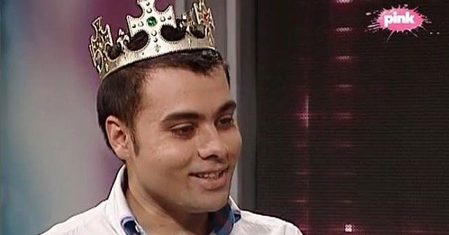 Dejan Stanković (Deki Kralj) Biografija Na fotografiji je prikazan voditelj, teolog: Dejan Stanković (Deki Kralj)