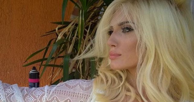 Nikolina Kovač Kapor Biografija Na fotografiji je prikazan pevačica, student žurnalistike: Nikolina Kovač Kapor