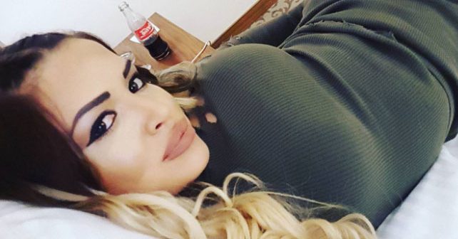 Aleksandra Mladenović Biografija Na fotografiji je prikazan pevačica: Aleksandra Mladenović