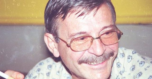Davorin Popović Biografija Na fotografiji je prikazan pevač, muzičar: Davorin Popović