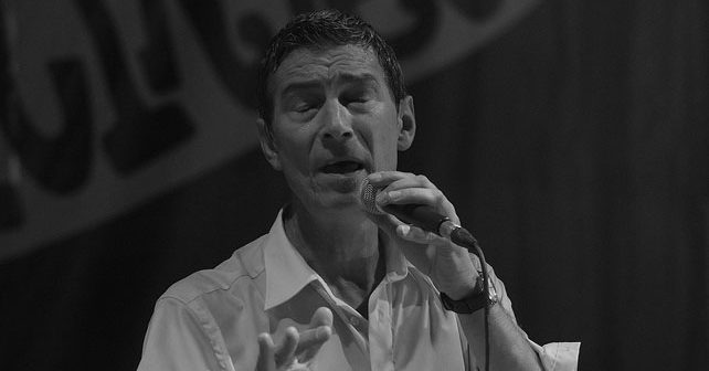 Massimo Savić Biografija Na fotografiji je prikazan pevač, muzičar, kantautor: Massimo Savić