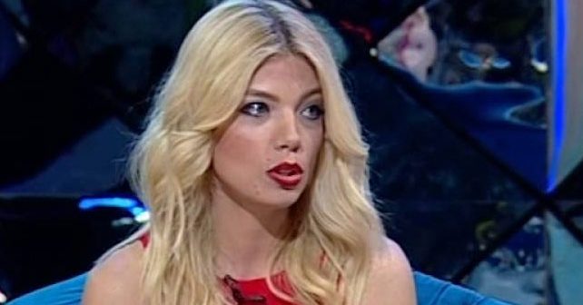 Tamara Dragić Biografija Na fotografiji je prikazan pevačica, muzičarka, stjuardesa: Tamara Dragić
