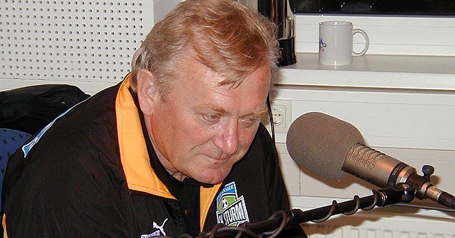 Ivica Osim Biografija Na fotografiji je prikazan fudbalski trener, fudbaler: Ivica Osim