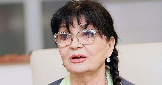 Nada Obrić Biografija Na fotografiji je prikazan pevačica: Nada Obrić