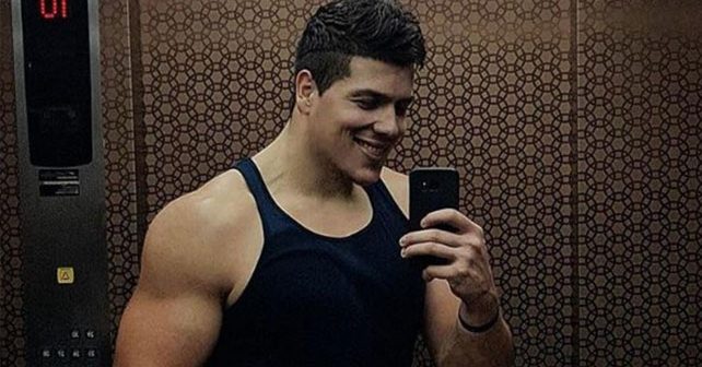 Slobodan Sloba Radanović Biografija Na fotografiji je prikazan pevač, tekstopisac: Slobodan Sloba Radanović