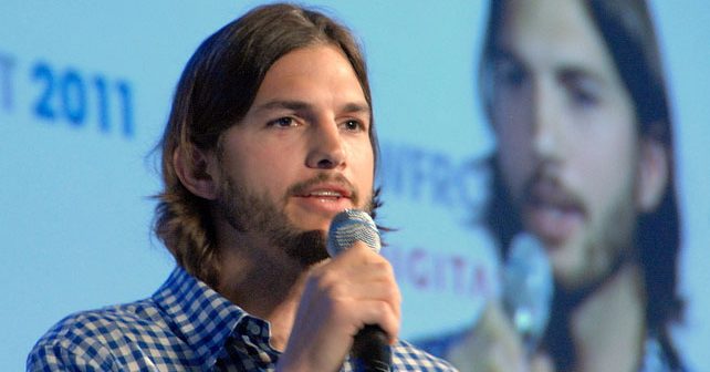 Ešton Kučer (Ashton Kutcher) Biografija Na fotografiji je prikazan glumac, producent: Ešton Kučer (Ashton Kutcher)