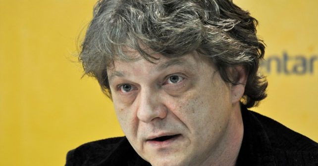 Dragan Bjelogrlić Biografija Na fotografiji je prikazan glumac, producent, scenarist: Dragan Bjelogrlić