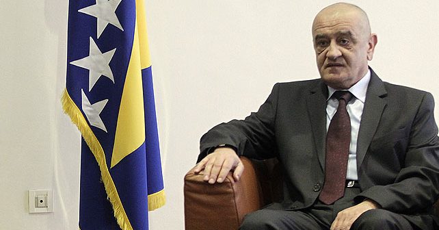 Vjekoslav Bevanda Biografija Na fotografiji je prikazan političar, ministar finansija: Vjekoslav Bevanda
