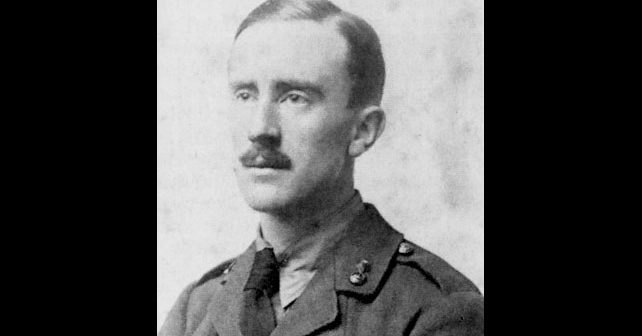 Džon Tolkin (J.R.R. Tolkien) Biografija Na fotografiji je prikazan književnik, filolog, profesor: Džon Tolkin (J.R.R. Tolkien)