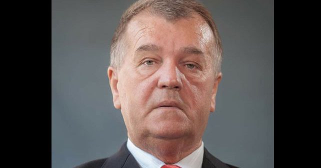 Fehret Hrustić Biografija Na fotografiji je prikazan književnik, publicist, magistar ekonomije, profesor: Fehret Hrustić