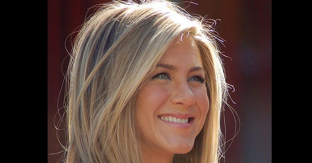 Dženifer Aniston Biografija Na fotografiji je prikazan glumica, producent, preduzetnik: Dženifer Aniston