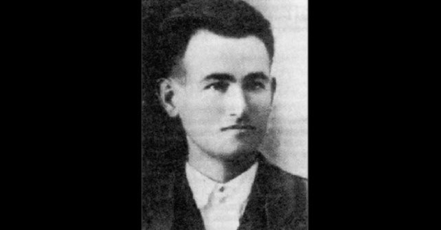 Momčilo Tešić Biografija Na fotografiji je prikazan književnik, pisac, pesnik: Momčilo Tešić