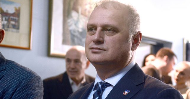 Na fotografiji je prikazan pravnik, preduzetnik, političar: Goran Vesić