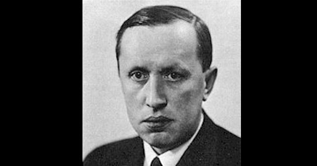 Karel Čapek Biografija Na fotografiji je prikazan književnik, dramaturg: Karel Čapek