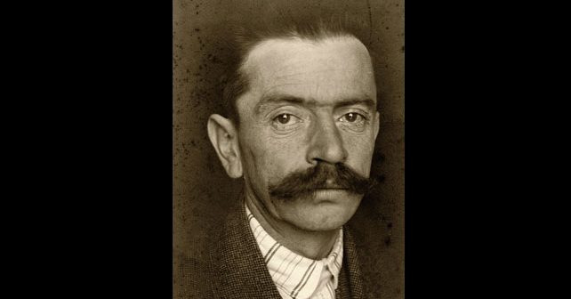 Ivan Cankar Biografija Na fotografiji je prikazan književnik, politički aktivist: Ivan Cankar