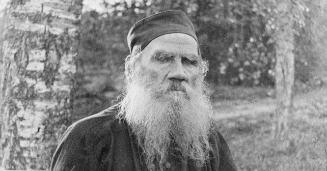 Lav Nikolajevič Tolstoj Biografija Na fotografiji je prikazan književnik, filozof: Lav Nikolajevič Tolstoj