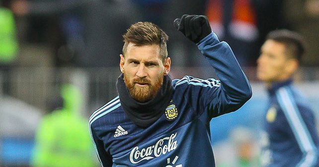 Lionel Messi Biografija Na fotografiji je prikazan fudbaler: Lionel Messi