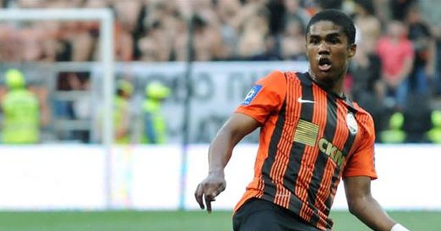 Douglas Costa de Souza Biografija Na fotografiji je prikazan fudbaler: Douglas Costa de Souza