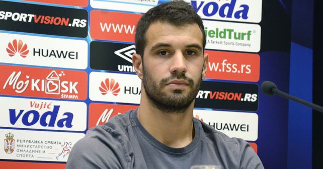 Luka Milivojević Biografija Na fotografiji je prikazan fudbaler: Luka Milivojević