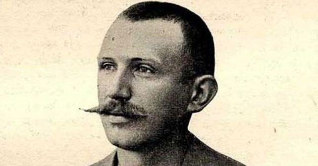 Svetozar Ćorović Biografija Na fotografiji je prikazan književnik: Svetozar Ćorović