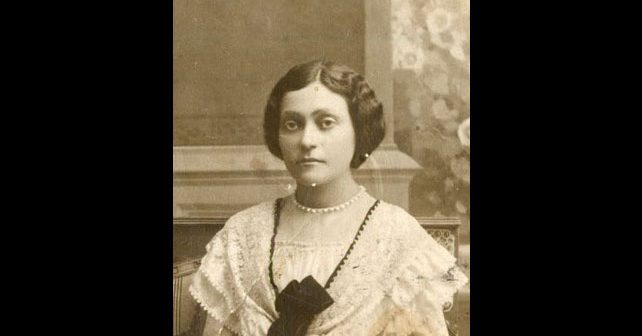 Isidora Sekulić Biografija Na fotografiji je prikazan književnik, kritičar: Isidora Sekulić