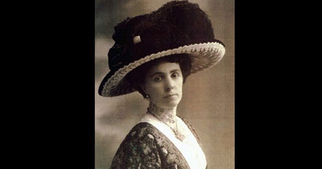 Ivana Brlić Mažuranić Biografija Na fotografiji je prikazan književnik: Ivana Brlić Mažuranić