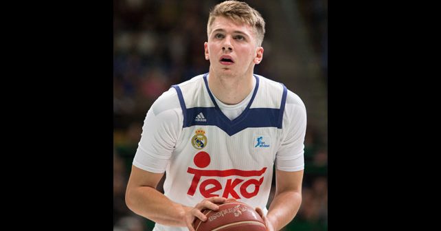 Na fotografiji je prikazan košarkaš: Luka Dončić