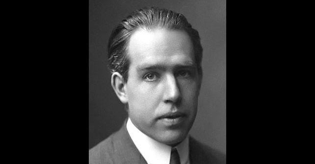 Nils Bor (Niels Bohr) Biografija Na fotografiji je prikazan fizičar: Nils Bor (Niels Bohr)