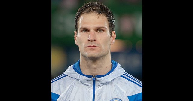 Asmir Begović Biografija Na fotografiji je prikazan fudbaler: Asmir Begović